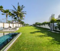 Villa The Beach Villa Cemagi, Grand Jardin
